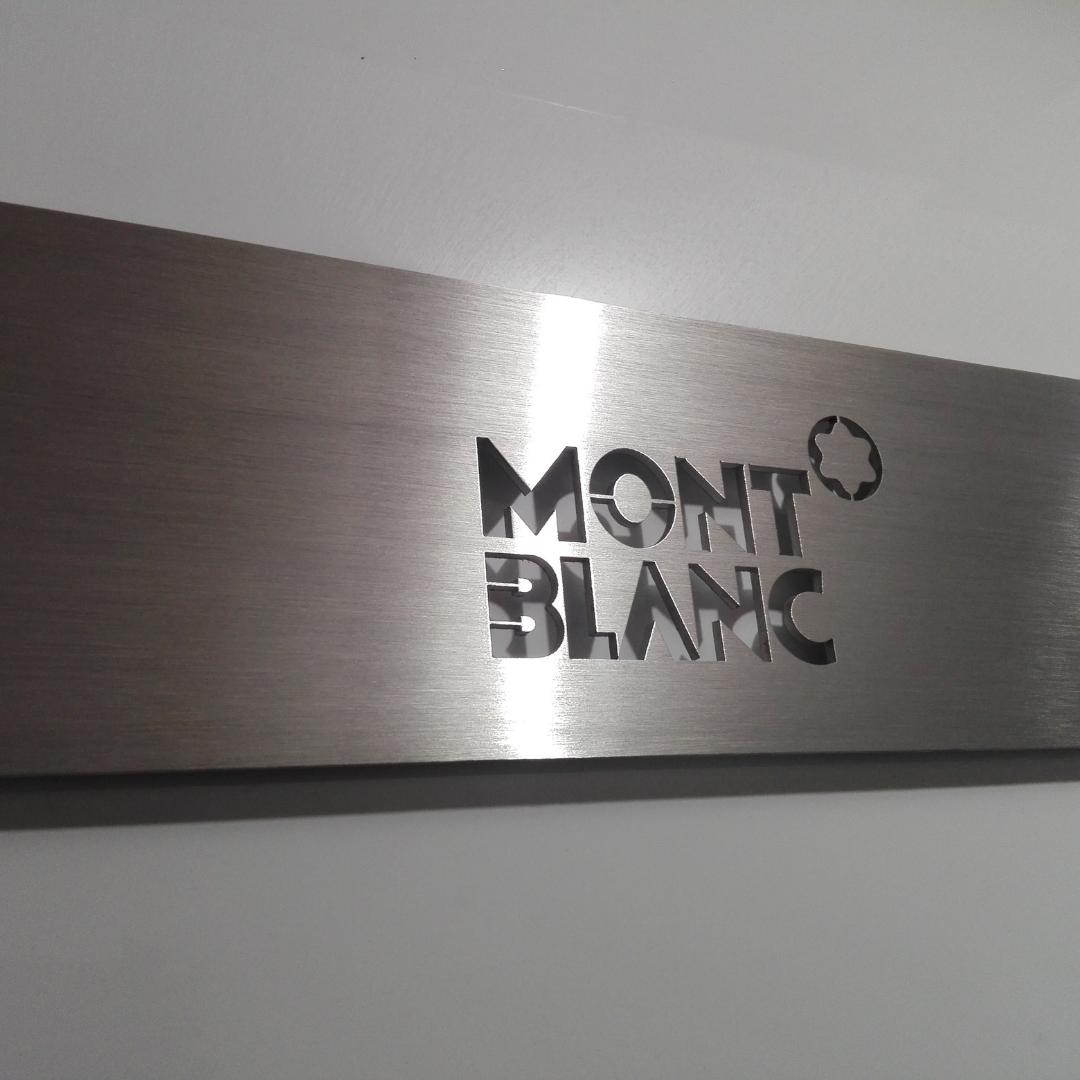 Lámina de Aluminio Anodizado TACH-PANEL - Plata Cepillado (1.22 x 2.44mts)